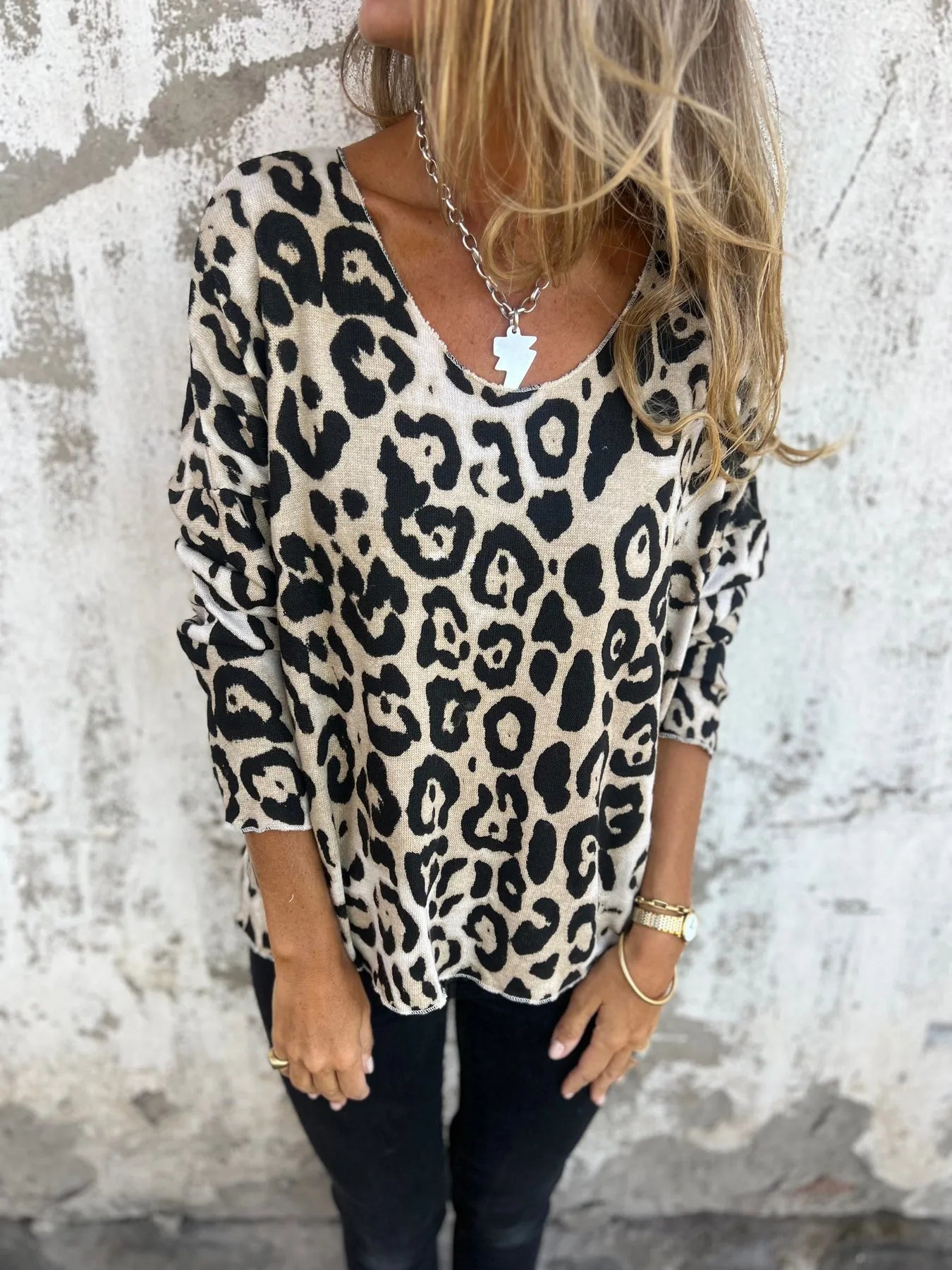 Emilia – Leopard Print Crew Neck Blouse