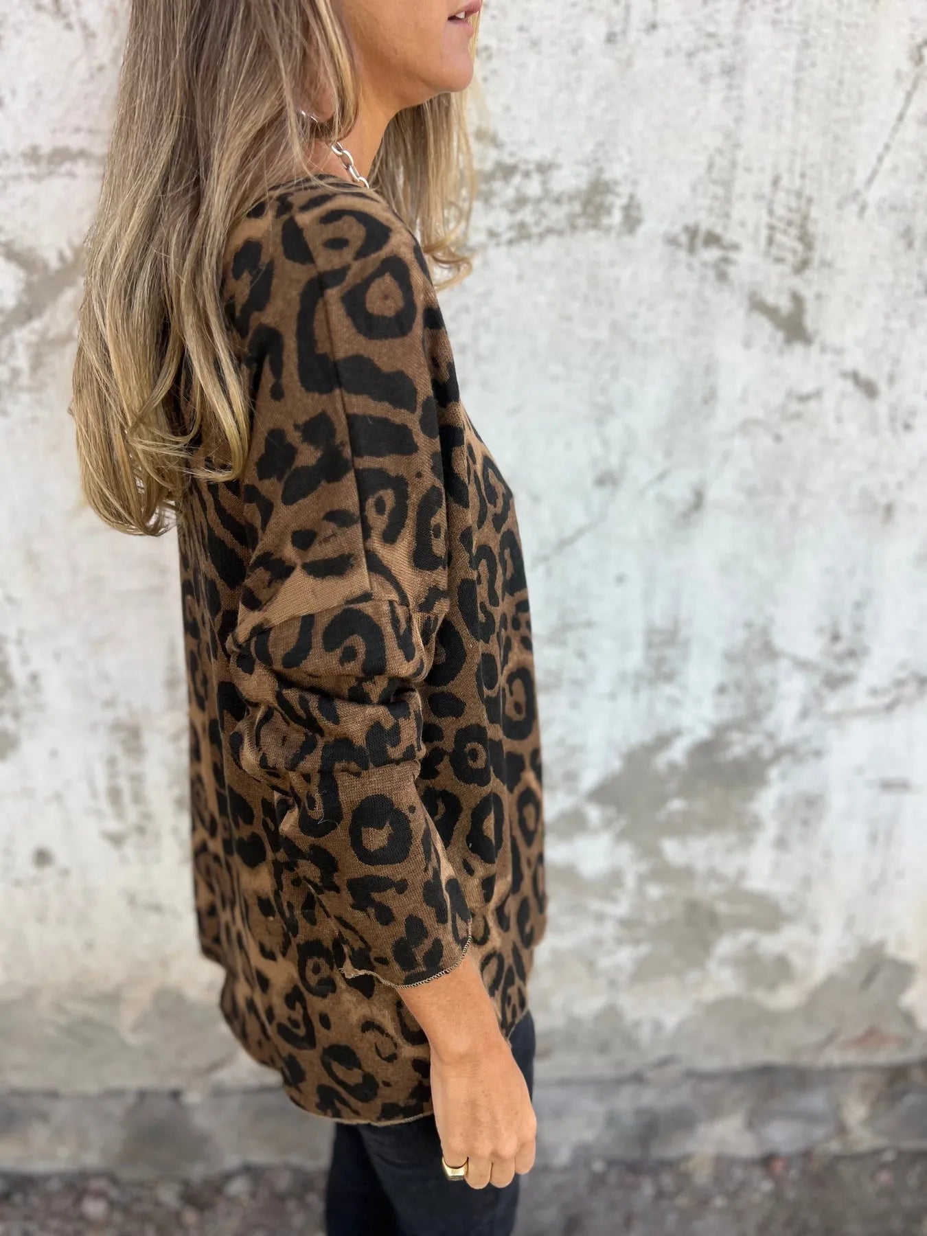 Emilia – Leopard Print Crew Neck Blouse