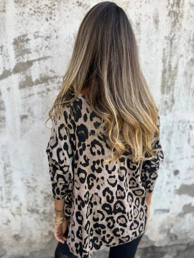 Emilia – Leopard Print Crew Neck Blouse