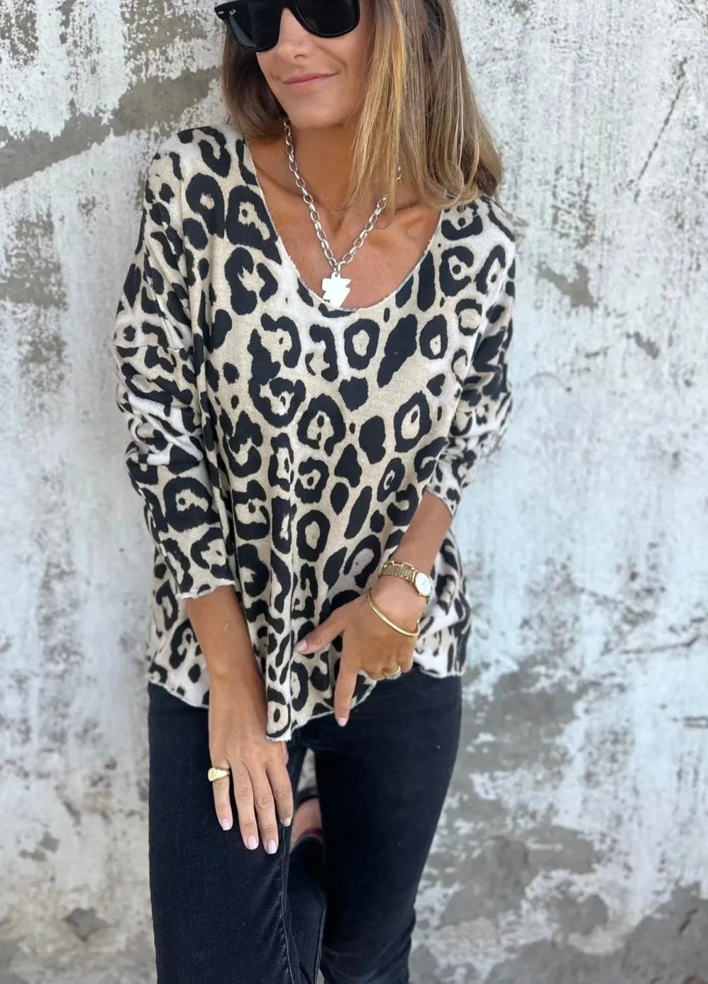 Emilia – Leopard Print Crew Neck Blouse